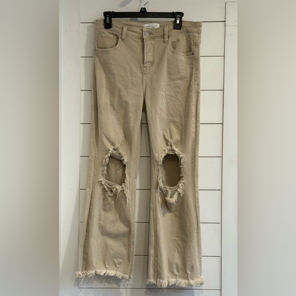Distressed Cropped Risen Jeans! 😍